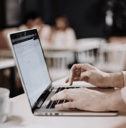 Velyra illustrazione del team di supporto